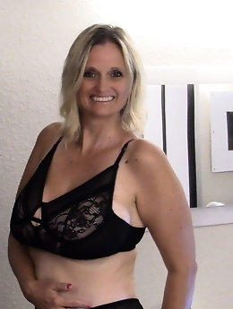 Blonde MILF Kitty Queen various shots of my PAWG - BBW